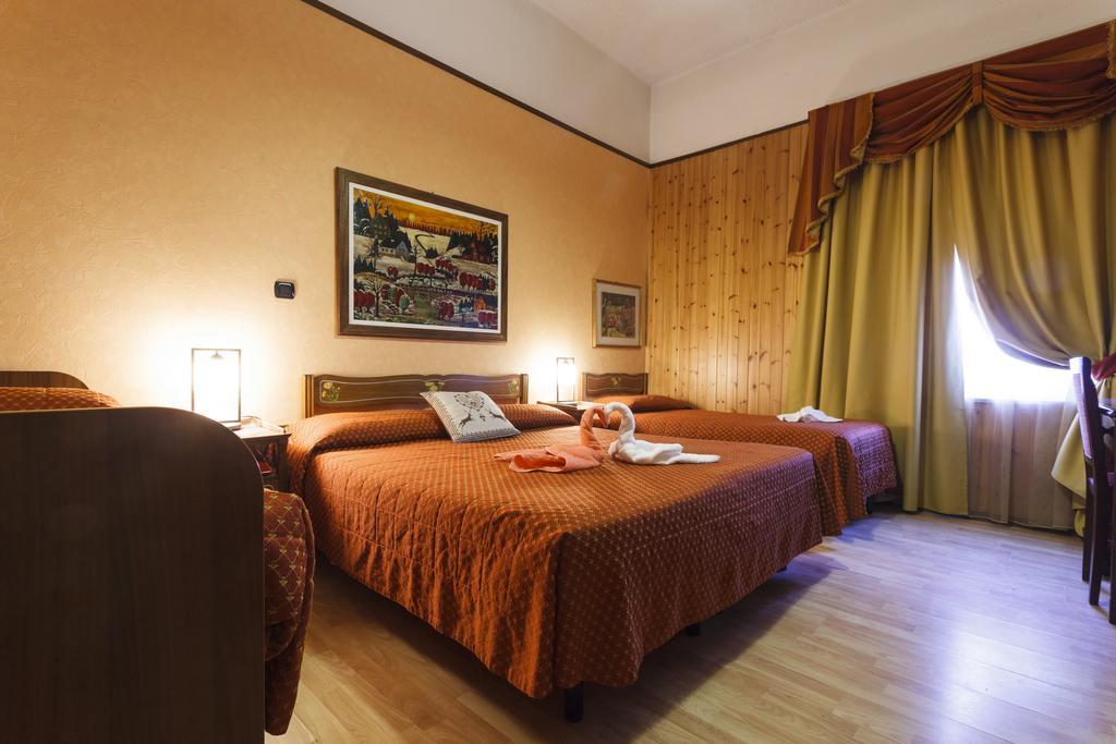 Savoy Hotel 3*